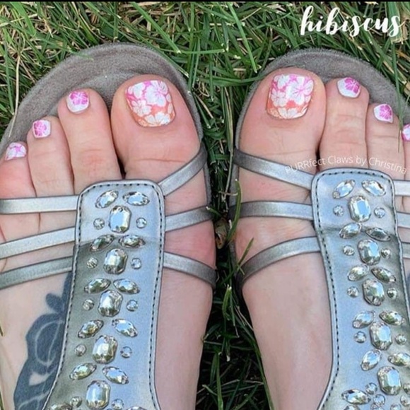 *Retired* Color Street: Hibiscus Kiss (Pedicure) | Floral Tropical Summer Pink - Picture 6 of 15